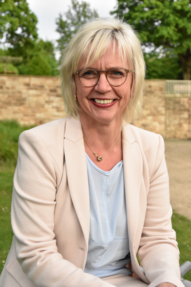 Dr. Angelika Wensing