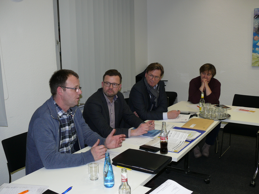Andreas Westermeyer (v.l.) berichtete dem CDU-Kreisvorstand um Raphael Tigges, Klaus Dirks und Birgit Ernst von den Herausforderungen, vor den die Landwirte stehen.