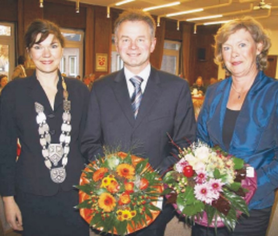 Die Bürgermeisterin und ihre neuen Stellvertreter: (v. l.) Sabine Amsbeck-Dopheide, Friedhelm Thüte  / Bild: Frerick
